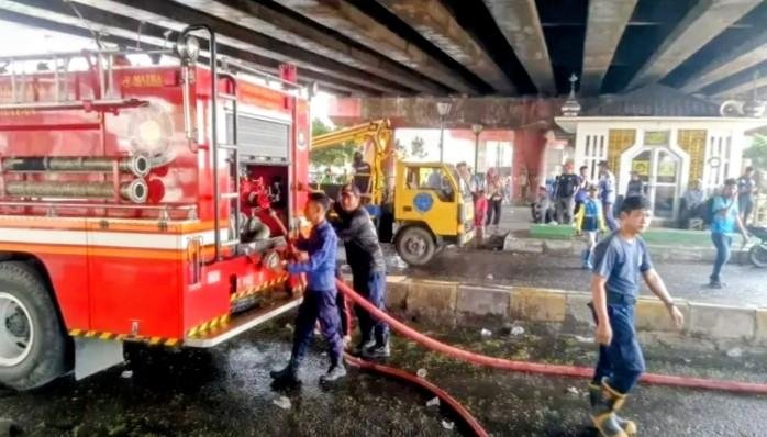 Semangat Gotong Royong Warnai Pembersihan Kolong Fly Over Cikampek, BPBD Karawang Ajak Warga Jaga Lingkungan