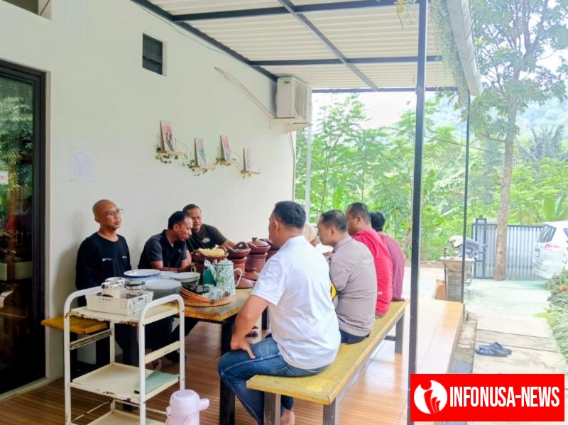 Bhabinkamtibmas Polsek Tegalwaru Sapa Warga Patroli Siang Cooling System di Wilayah Cikamuning, Cintawargi