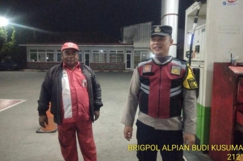 Brigadir Alpian Kembali Kunjungi SPBU, Prekat Polsek Banyusari Berikan Rasa Aman