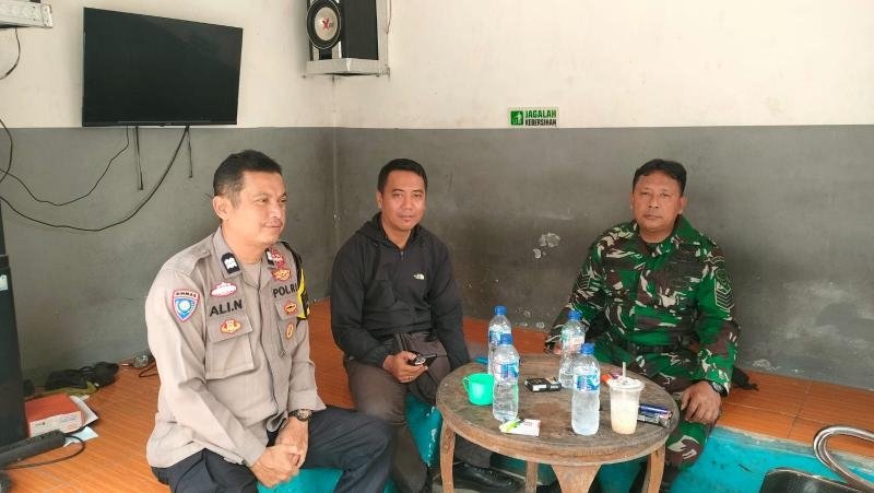 Sinergitas TNI-Polri Sambangi Warga Dusun Karangjati, Pererat Kemitraan dan Jaga Kamtibmas