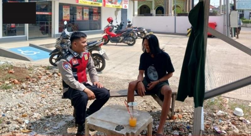 Bhabinkamtibmas Polsek Lemahabang Sosialisasikan Pelarangan Knalpot Tidak Sesuai Spesifikasi Teknis