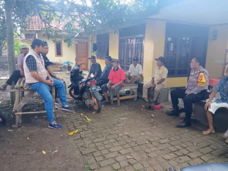 Bhabinkamtibmas Polsek Telagasari Laksanakan Sambang dan Penyuluhan Kenakalan Remaja di Desa Binaan