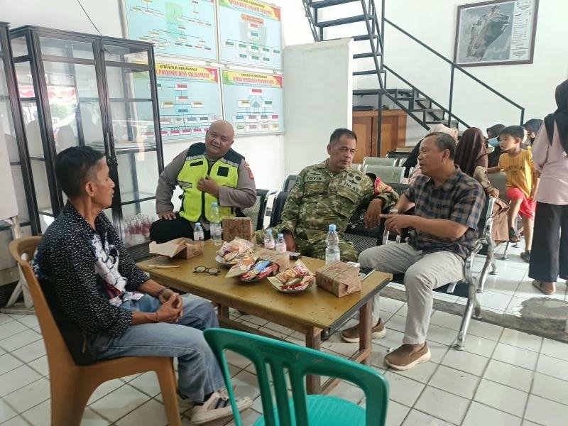 Sinergitas TNI-Polri, Bhabinkamtibmas dan Babinsa Bersama Cegah Gangguan Kamtibmas di Wilayah Telagasari