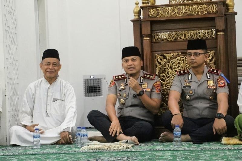 Kapolres Subang Perkuat Silaturahmi dan Kedekatan dengan Masyarakat Melalui Program Sholat Subuh Keliling