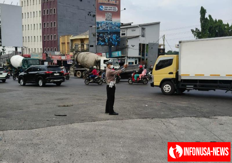 Satlantas Polres Karawang Atur Lalu Lintas, Atasi Kemacetan Jalan Raya