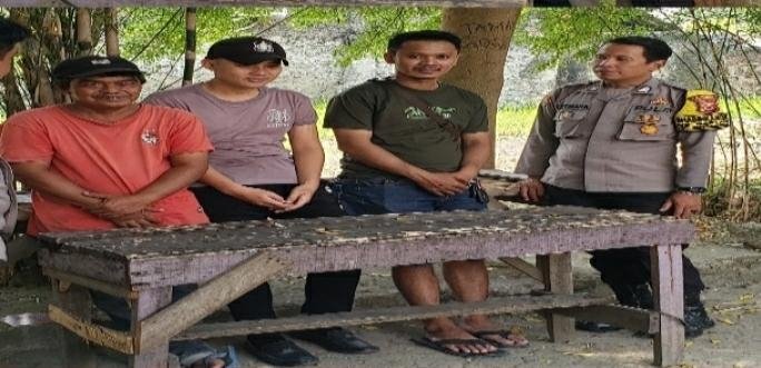 Dalam Rangka Mendengarkan Aspirasi Masyarakat, Polsek Rengasdengklok Gelar Jumat Curhat Bersama Warga Dusun Jati Desa Rengasdengklok utara