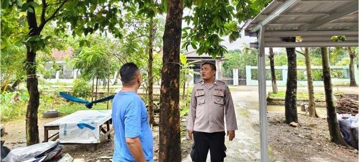Patroli Siang Personil Polsek Telukjambe Sambangi Warga Dusun Badami