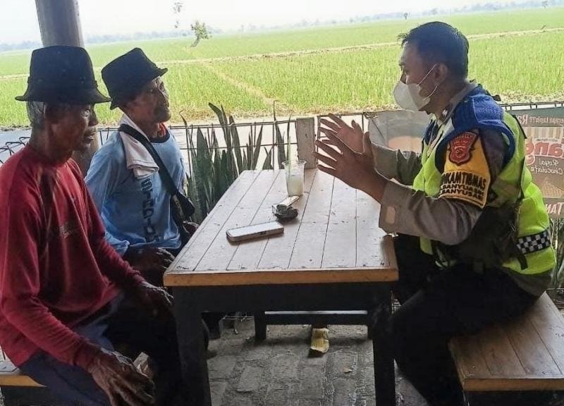 Upaya Anggota Prekat Polsek Banyusari Gencar Sosialisasikan Bahaya TPPO