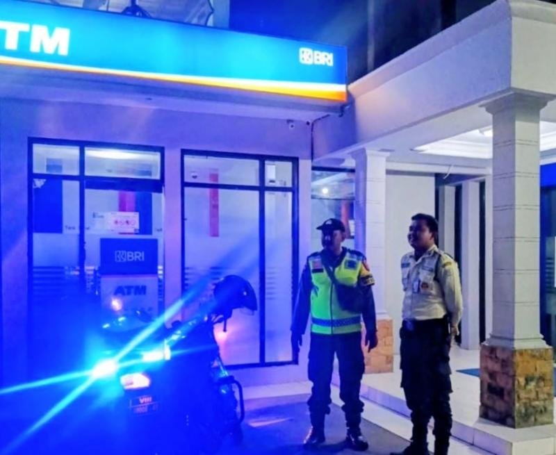 Patroli Malam Polsek Banyusari, Jaga Warga Tetap Aman dan Nyaman