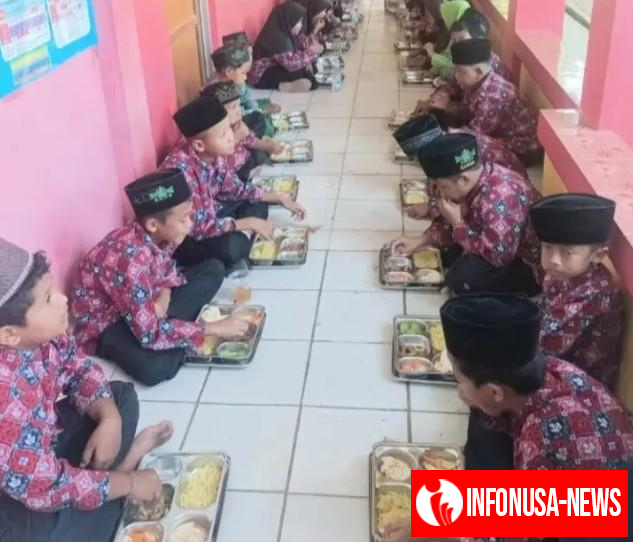 Suasana Penuh Kegembiraan, Siswa SDN Sukajaya I Cilamaya Kulon Nikmati Program Makan Bergizi Gratis