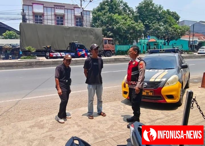 Sampaikan Himbauan dan Pesan Kamtibmas Kepada Warga Saat Personil Polsek Klari Patroli