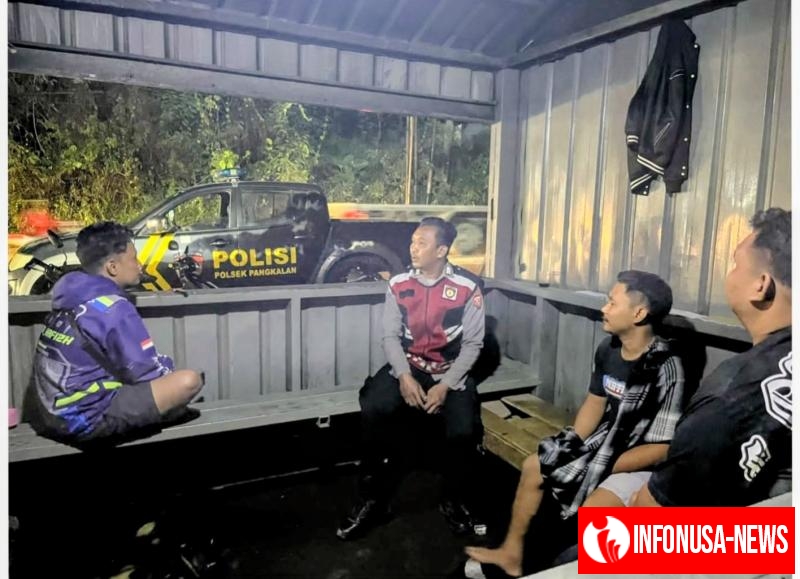 Potret Bhabinkamtibmas Desa Tamansari saat Laksanakan Ngawangkong Bersama Masyarakat