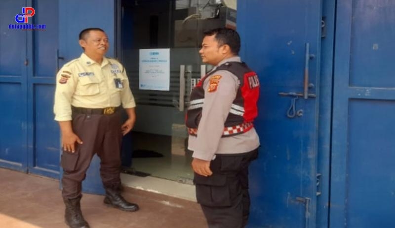 Aipda  Abdul Rahmat Personel Polsek Lemahabang Sosialisasikan Layanan Call Center 110 Di Obyek Vital