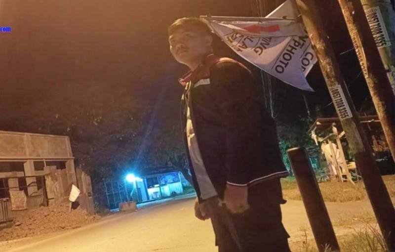 Brigpol Restu Khoerul Akbar Personel Polsek Lemahabang Laksanakan Patroli Kring Serse Malam