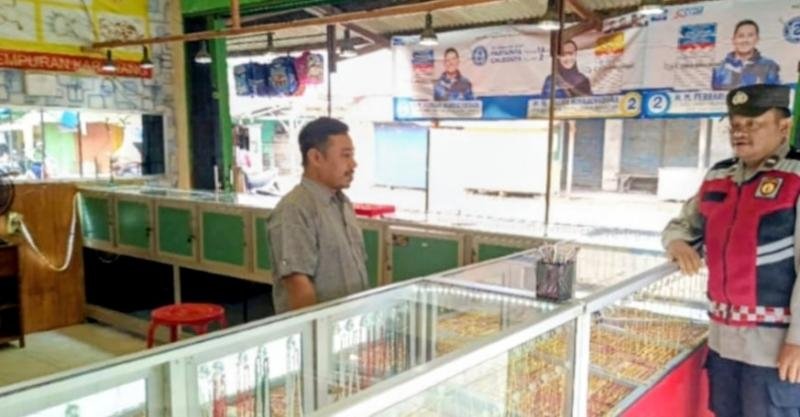 Demi Keamanan dan Kenyamanan Masyarakat. Anggota Patroli Polsek Tempuran Kontrol Ke Toko Perhiasan.
