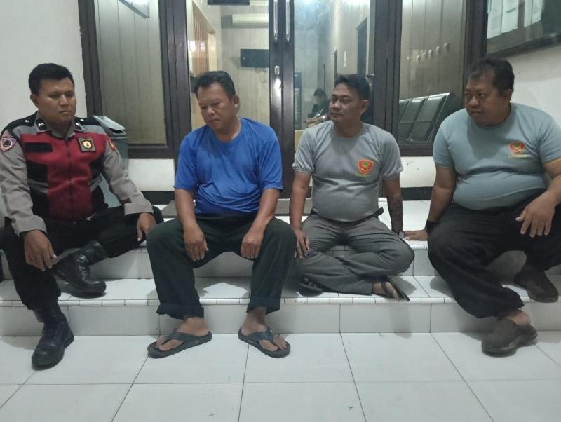 Bhabinkamtibmas Polsek Telagasari Laksanakan Siskamling Antisipasi Gukamtibmas Bersama Warga