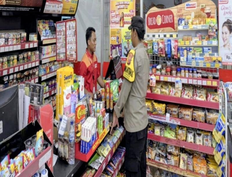 Personil Polsek Tegalwaru Giat Patroli Malam Sambang Minimarket Loji Ajak Warga Waspadai Aksi C3