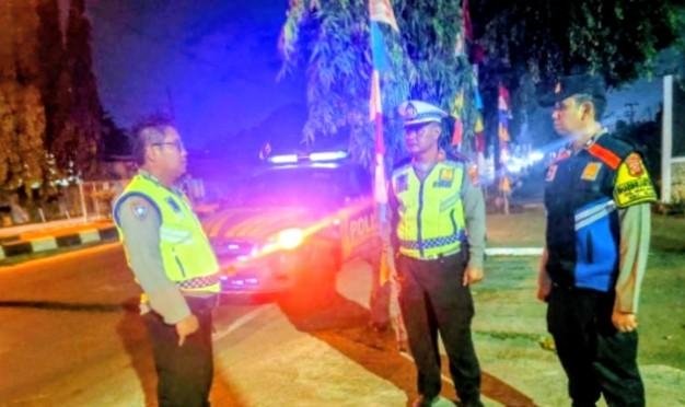 Patroli Malam, Piket Pawas Bersama Samapta dan Bhabinkamtibmas Sasar Taman Makam Pahlawan