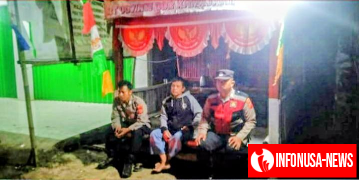 Bhabinkamtibmas Polsek Rengasdengklok Ngawangkong Bersama Petugas Jaga Poskamling Desa Amansari
