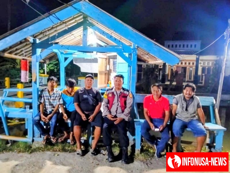 Anggota Polsek Batujaya Sambangi Masyarakat Desa Segarjaya untuk melaksanakan kegiatan Ngawangkong