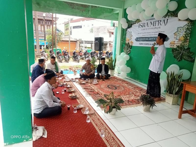 Bhabinkamtibmas Polsek Tegalwaru Hadiri Acara Isra Mi