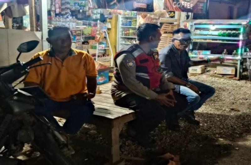 Upaya Anggota Polsek Banyusari Melaksanakan Sosialisasikan Bahaya Judi Online Kepada Masyarakat*