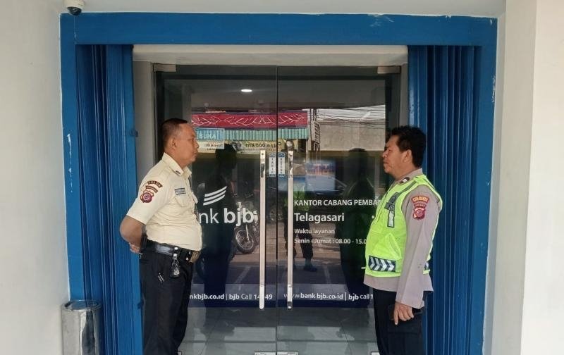 Anggota Patroli Polsek Telagasari Susuri Sekitar Objek Vital Cegah C3