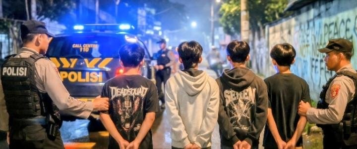 Lima Remaja Diamankan, Tawuran Malam di Purwakarta Bikin Warga Resah