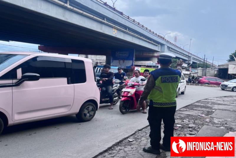 Cegah Kemacetan , Polsek Cikampek Gatur Lalin Sore di Depan Pos Tiga Bawah Fly Over Cikampek
