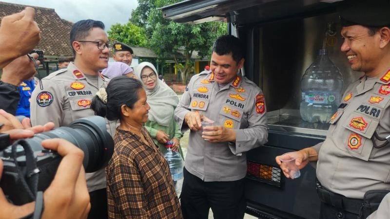 Kapolres Karawang: Alat Penetral Air Kotor Diharapkan Bantu Kebutuhan Air Bersih Warga Terdampak Banjir