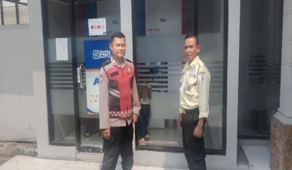 Rutin Kunjungi BRI Gempol Patroli Prekat Polsek Banyusari di Siang Hari