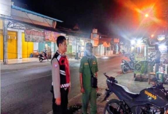 Kehadiran Polisi di Pos Ronda Perkuat Kebersamaan Warga Menjaga Keamanan Malam