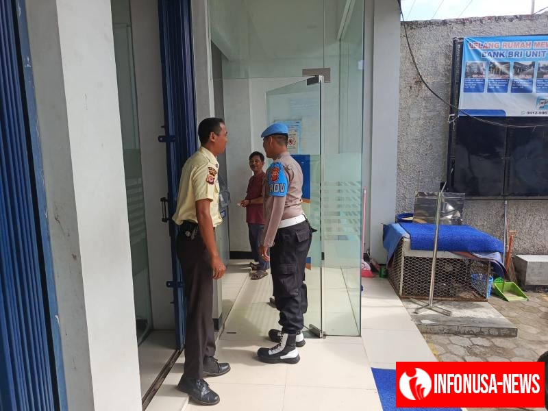Rutin dilaksanakan Personil Polsek Tempuran, Ciptakan Keamanan Bank BRI Unit Tanjungjaya di siang hari.