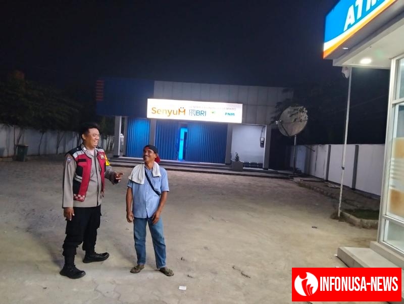 Anggota Polsek Batujaya Cegah GU Kamtibmas di Bank BRI Unit Batujaya pada malam hari