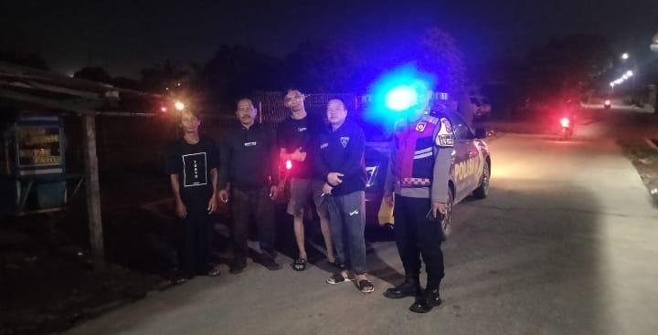 Polsek Klari Beri Himbauan Kamtibmas ke Anak Nongkrong Saat Patroli Malam