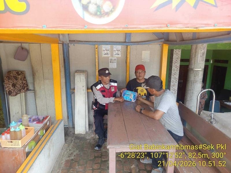 Polri Mengayomi Masyarakat! Polsek Pangkalan Sosialisasi Pengaduan Cepat Propam Polri di Desa Mulangsari