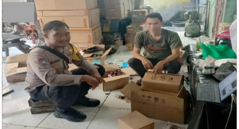 Personel Polsek Lemahabang Imbau Warga Untuk Tetap Pertahankan Kamtibmas