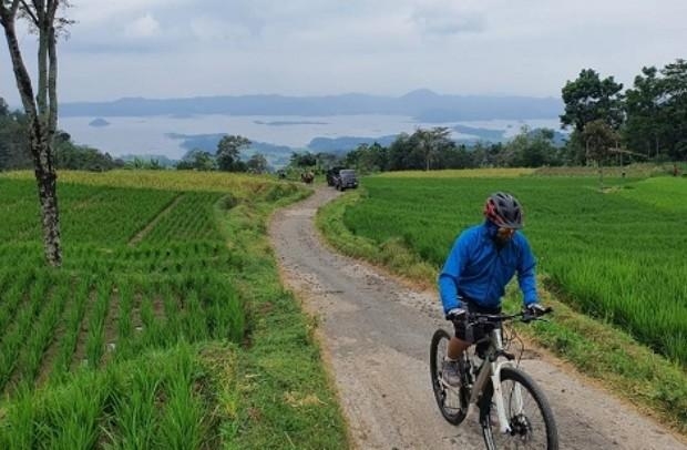 Jalan Harapan Warga Lereng Gunung Lingga Mulai Diperbaiki Tahun Ini 