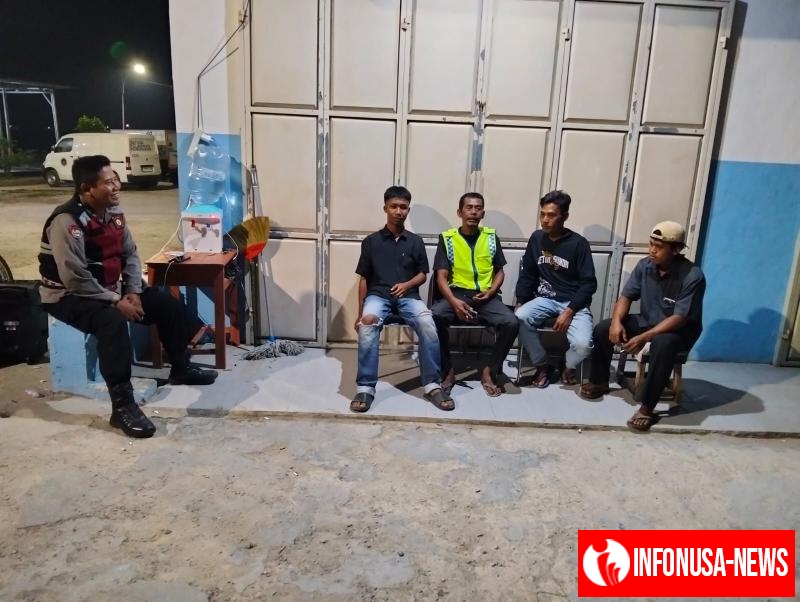 Anggota Polsek Batujaya melaksanakan kegiatan Ngawangkong bersama Masyarakat Desa Segaran
