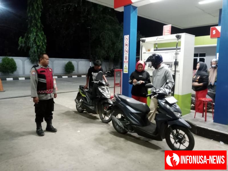 Upaya Agar Selalu Tertib dalam Antri Pengisian BBM, Personil Polsek Tempuran Tadi Siang Himbau Karyawan dan Konsumen SPBU.