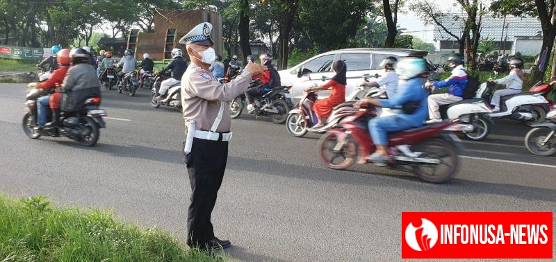 Upaya Jaga Kelancaran Jalan Raya, Satlantas Polres Karawang Konsisten Menggelar Pengaturan Arus Lalu Lintas