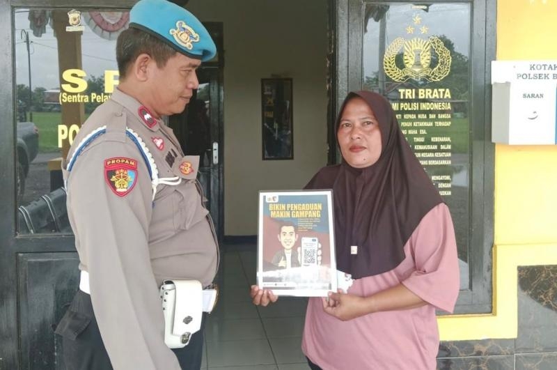 Upaya Bripka Faridil Atlas Polsek Banyusari Kembali Gencar Melaksanakan Sosialisasi QR Barcode ke Masyarakat Pengaduan Divisi Propam Polri Bidpropam Polda Jabar