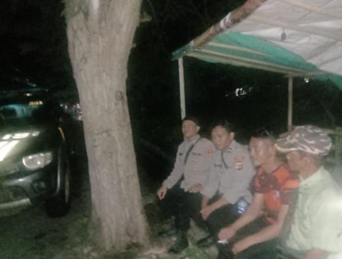 Anggota Polsek Pedes Tingkatkan Keamanan Di Malam Hari