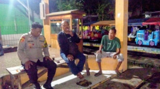 Bhabinkamtibmas Desa Cibalongsari Ajak Warganya Rutinkan Siskamling