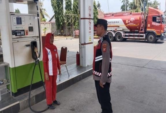 Rutin Kunjungi SPBU Gempol Patroli Prekat Polsek Banyusari di Siang Hari