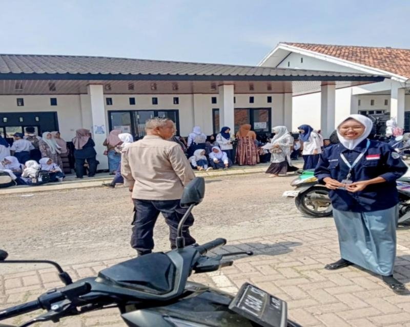 Personil Polsek Tegalwaru Giat Sambang Pelajar di SMA Negeri 1 Tegalwaru Imbau Waspada Kamtibmas