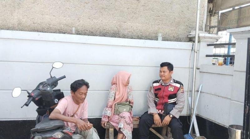 Upaya Anggota Prekat Polsek Banyusari Sosialisasikan Bahaya TPPO di Wilayah Binaan