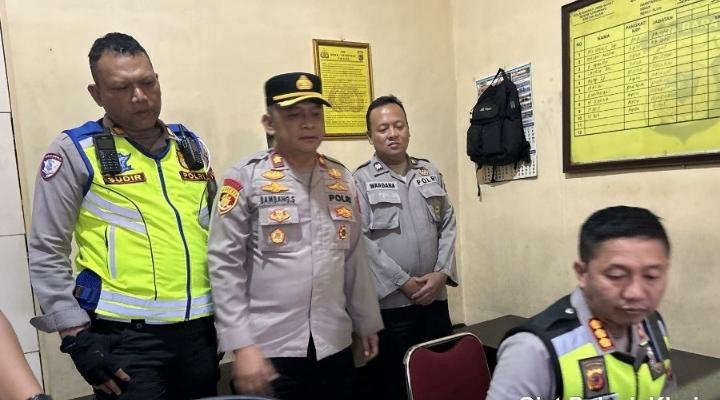 Kapolsek Klari Kompol Bambang Sumitro Sambut Kunjungan Kerja Kapolresta Karawang Bersama Rombongan PJU
?