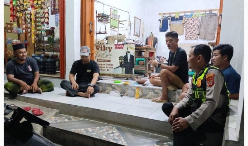 Polsek Pangkalan Monitoring Kondusifitas Malam di Kampung Kaum saat Laksanakan Patroli Prekat