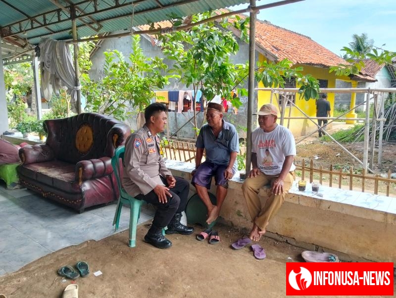 Bhabinkamtibmas Desa Karyabakti memberikan Pesan-pesan Kamtibmas kepada Masyarakat Binaannya